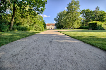 Fototapeta na wymiar Barokowy pałac w Nieborowie - francuski ogród - Nieborów