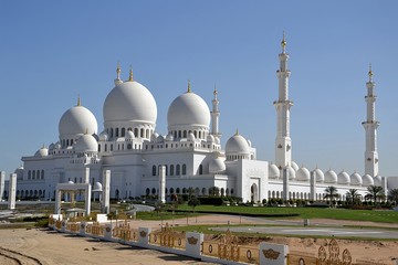Fototapeta na wymiar Sheikh Zayed Grand Mosque Center - Abu Dhabi - Emirates Arabs Units