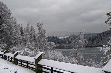 zamarznięte jezioro  © wedrownik52