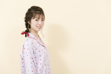 パジャマの女性