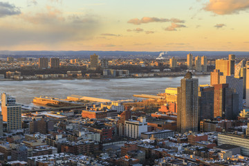 Fototapeta na wymiar View to Manhattan at sunset, New York, USA