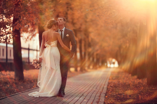 How to Nail Wedding Poses on Your Big Day and Get Fabulous Pictures