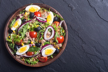 Tuna salad with tomatoes