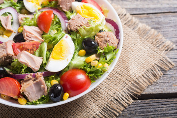 Tuna salad with tomatoes