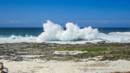 crushing waves on stonecoast