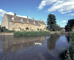 Fototapeta na wymiar England, Gloucestershire, Cotswolds, Lower Slaughter, cottages, River Eye