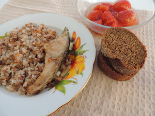 fried fish with buckwheat and tomatoes