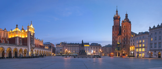 Naklejka premium Stare Miasto w Krakowie rano