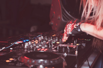 DJ