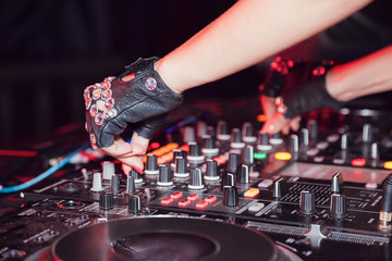 DJ