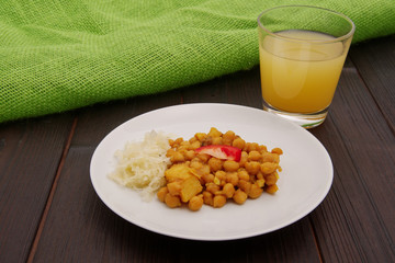 Spicy chickpeas with cabbage
