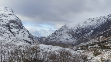 Fototapeta na wymiar wintery highland pass 