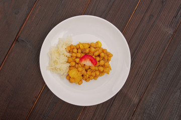 Spicy chickpeas with cabbage