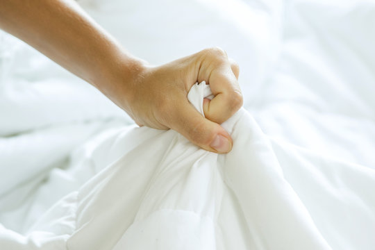 Hand squeezing bed sheet