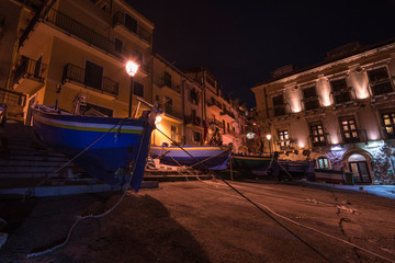 Fototapeta na wymiar Il pittoresco villaggio di pescatori di Chianalea di notte, provincia di Reggio Calabria IT 