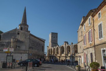 Fototapeta na wymiar Arena, Altstadt und Sehenswürdigkeiten von Arles, Frankreich