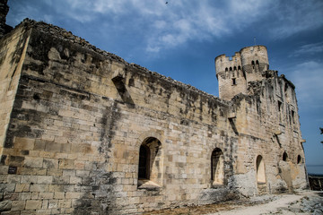 Fototapeta na wymiar Gespenstisches altes Kastell / Fort aus dem Mittelalter