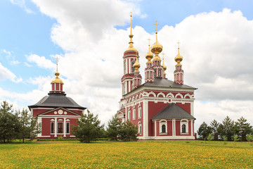 Fototapeta na wymiar The Cathedral in Suzdal, in the summer. Around a field of flowers.