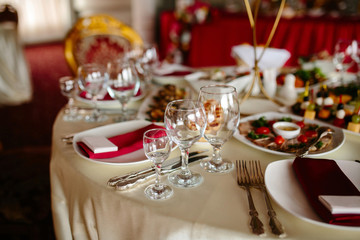 serving table interior decor glasses on a table