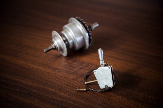 Bicycle internal-gear rear hub and shifter with cable and wire