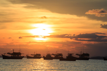 Fototapeta premium Vietnamese fishing boat silhouettes in sea at sunset