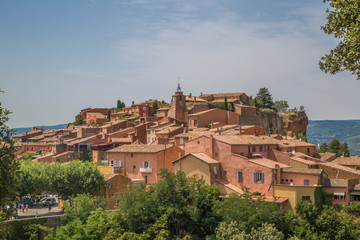 Roussillon, südfranzösische Gemeinde im Département Vaucluse, Region Provence-Alpes-Côte d’Azur und Naturpark Luberon.