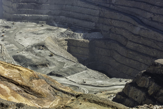 Heavy industry open pit gold mining