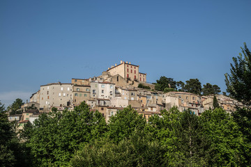 Fototapeta na wymiar Mediterranes Dorf Provence