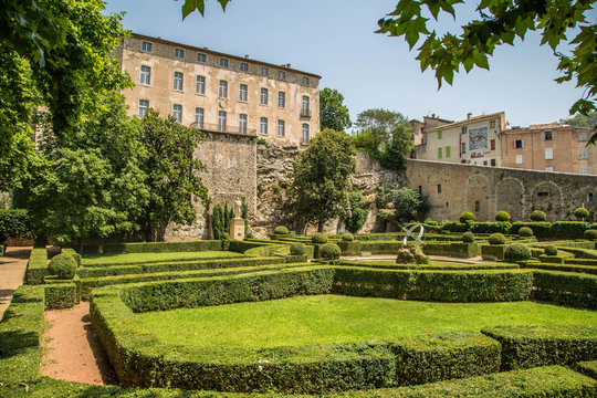 Stadt und Schloss Entrecasteaux, Var, Brignoles