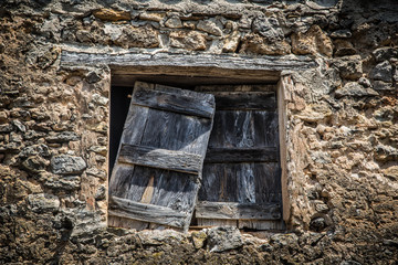 altes Fenster aus Holz