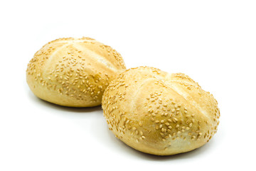 Sesambrötchen brötchen isoliert freigestellt auf weißen Hintergrund, Freisteller