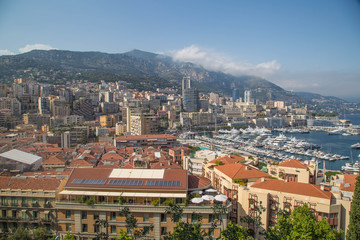 Fototapeta na wymiar Panorama und Sehenswürdigkeiten des Fürstentum Monaco im Sommer