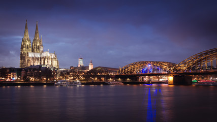 Naklejka na ściany i meble Cologne cathedral at night 3