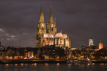 Fototapeta na wymiar Cologne cathedral at night 1