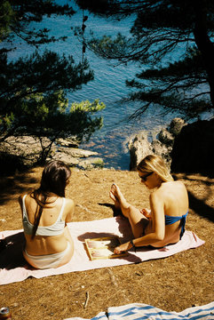 Girls playing backgammon