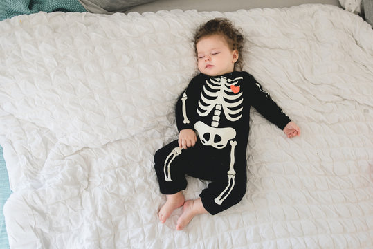 A sleeping skeleton