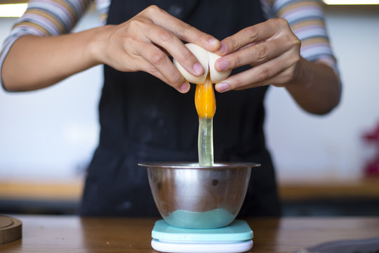 Young asian woman learning to make dessert in the kitchen