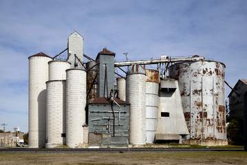 Grain elevators next to railroad, Kansas, US,2017.