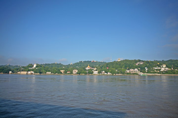 Fototapeta na wymiar The banks of the Irrawaddy River between Mandalay and Bagan