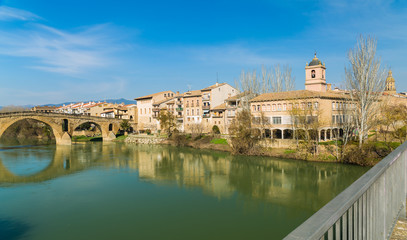 Obraz premium Historic bridge in Puente la Reina, Spain