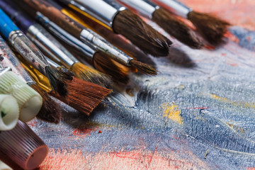 Obraz premium Artist paint brushes on wooden background