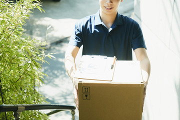 配送 配達員 ダンボール 制服