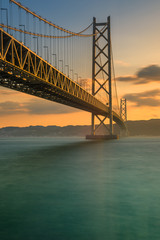 Fototapeta premium Akashi Kaikyo Bridge or Pearl Bridge is the world's largest suspension bridge, the largest island in the Seto Inland Sea. The Bridge is communication from Awaji Island to Kobe, Japan.