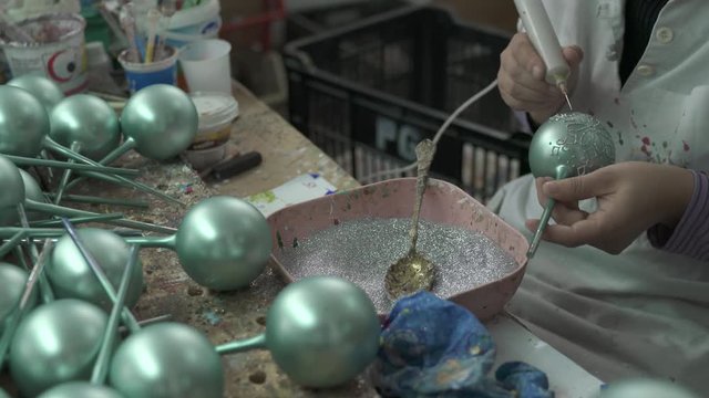 Manufacturing Christmas decorations