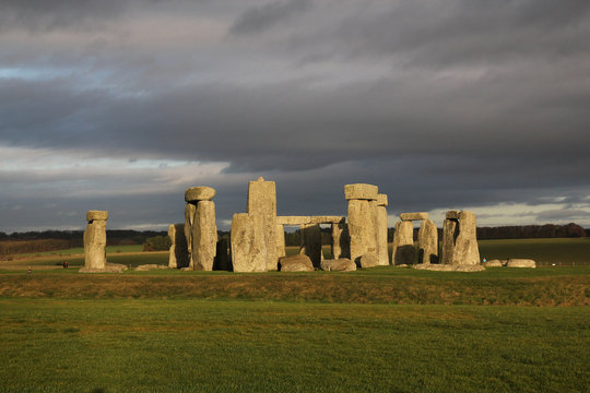  the stones of Stonehenge, a prehistoric monument in Wiltshire, England. UNESCO World Heritage Sites