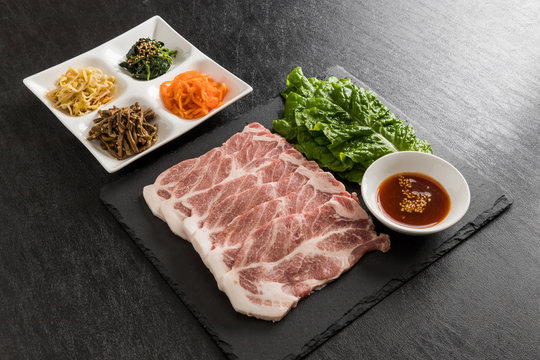 サムギョプサル　韓国焼肉　Barbecue of Korean pork(samgyeopsal)
