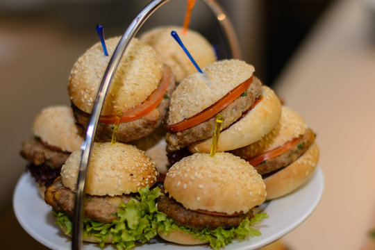 Tablett mit Mini-Burger