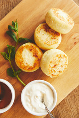 Cheese pancakes served with honey and sour cream