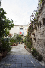 Fototapeta na wymiar Typical.courtyard in Ortigia