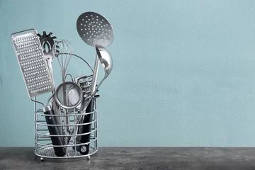 Photo sur Plexiglas Cuisinier Metal cooking utensils on table